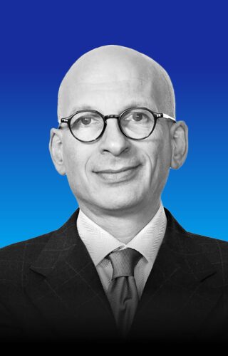 Alıntı bölümünde yer alan gülümseyen iş insanı portresi