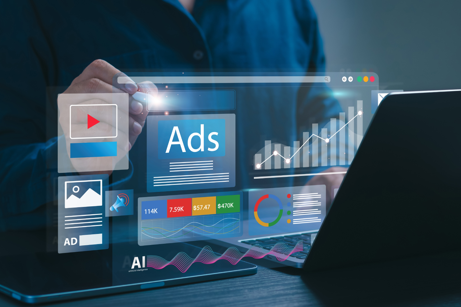 Ekranda beliren reklam panelleri, maliyet rakamları ve yükselen performans grafiği