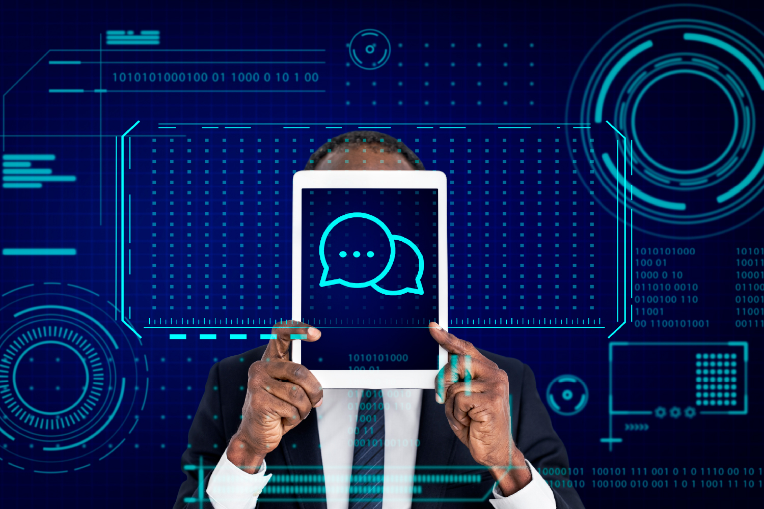 Tabletiyle yüzünü kapatan iş insanı ve ekranda parlayan chatbot sohbet balonları