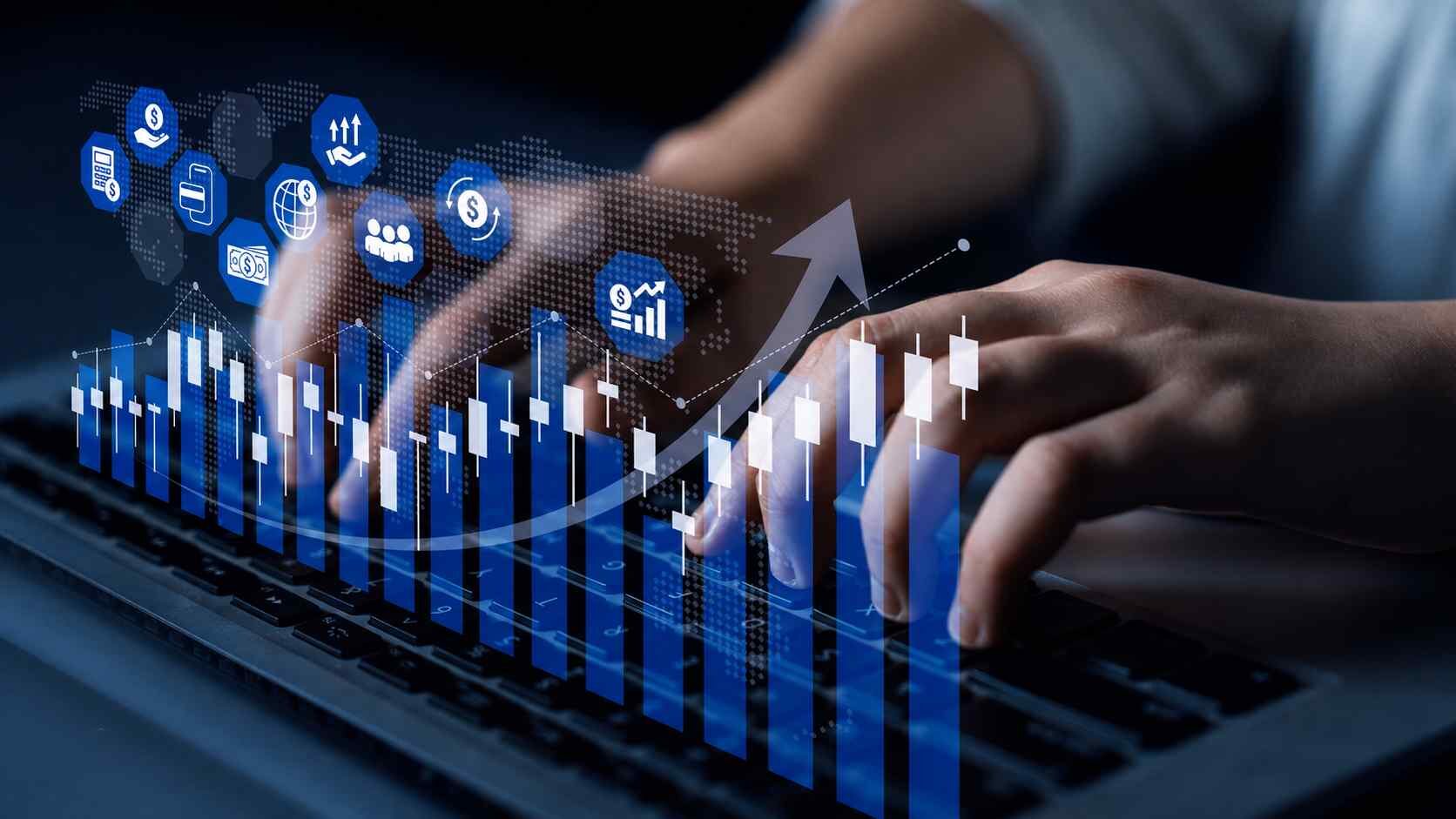 Dizüstü bilgisayarda yükselen veri analitiği grafikleri ve finans ikonları